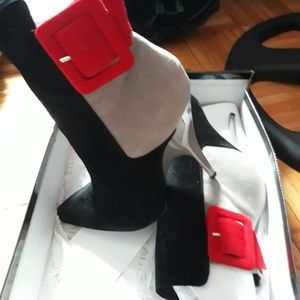 Low cut faux suede boot/shoe